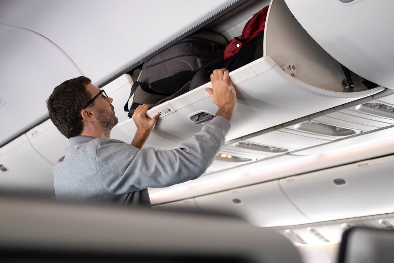 Pourquoi il y a "moins" de places pour les bagages à main en vol low cost Image